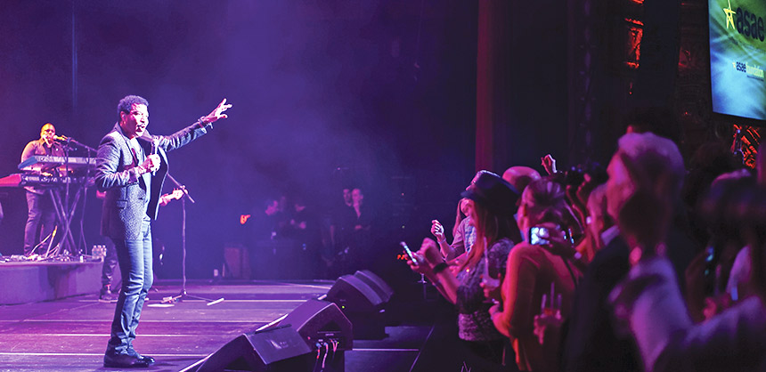 A record-breaking 2,000 attendees found plenty of “Instagram-worthy” experiences as they snapped away at The Classic starring Lionel Richie at Detroit’s Fox Theatre — a highlight of the 2015 ASAE Annual Meeting & Exposition. Credit: Jason Keen
