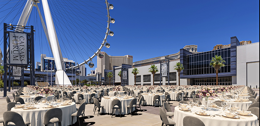 The new 550,000-sf CAESARS FORUM offers 300,000 sf of flexible event space, as well as a 100,000 sf outdoor plaza and two 110,000 sf pillar-less ballrooms.