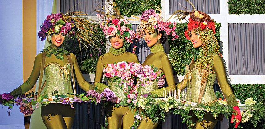 Attendees are greeted by hostesses in festive attire to match the theme of an incentive event at the Field Museum in Chicago, Illinois. Courtesy of Dave Minnelli