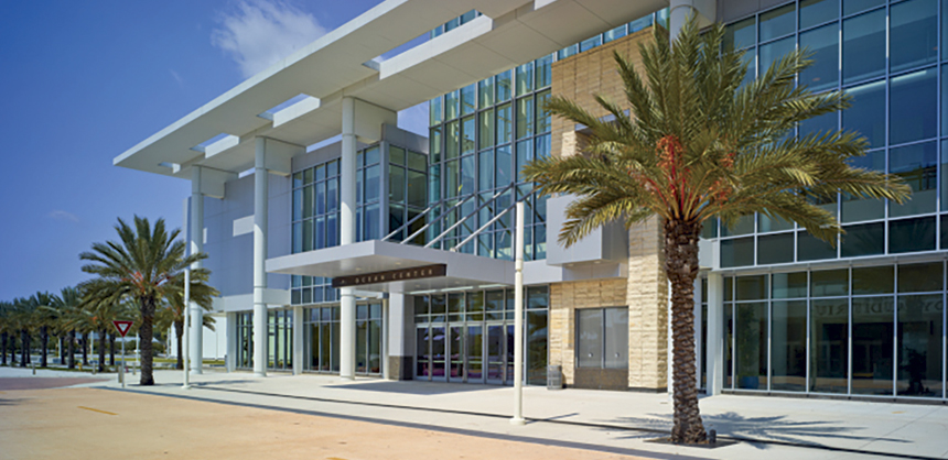 Just steps from the beach in Daytona, the Ocean Center offers 205,000 sf of meeting space near the Ocean Walk Village Shoppes, with its restaurants and entertainment venues.