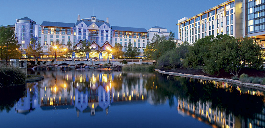Perfect for large gatherings, Grapevine’s 125-acre Gaylord Texan Resort & Convention Center provides 490,000 sf of flexible meeting space, 1,814 guestrooms and 127 suites.