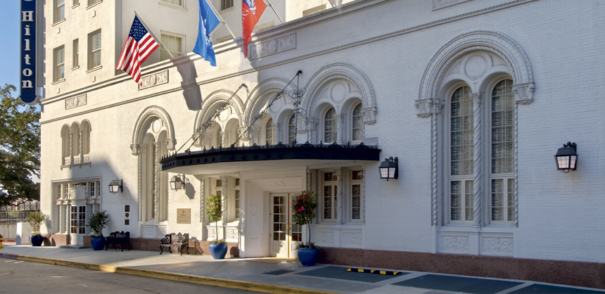 Positioned downtown on the Mississippi River, the Hilton Baton Rouge Capitol Center offers 34,176 sf of total event space not far from the convention center.