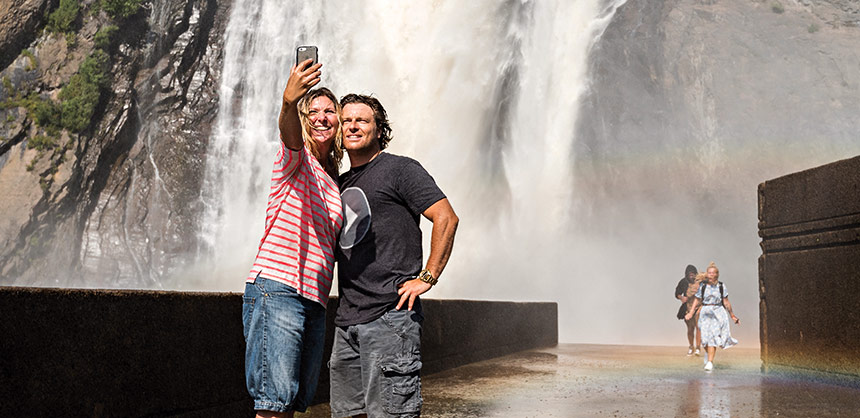 Parc de la Chute-Montmorency is a spectacular, historic site about 15 minutes from downtown Québec City. It offers activities such as zip lining, hiking trails, meeting and dining venues and more.